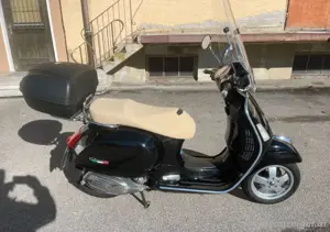 Piaggio Vespa GTS 250 21.000 km Bild 2