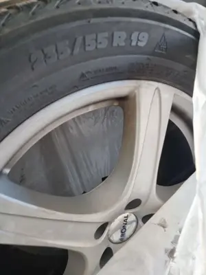 Gebrauchte Michelin Winterreifen 235 55 R19 mit Alufelgen Bild 3