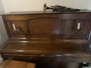 Altes Klavier  Bild 2