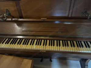 Altes Klavier  Bild 3