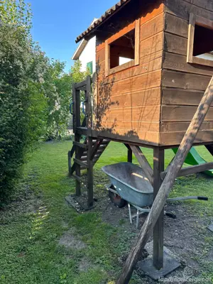 Spielhaus aus Holz Bild 3