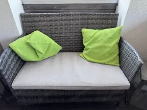 Kleine Lounge mit Tisch  Bild 3
