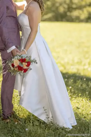 Wunderschönes Hochzeitskleid aus Mikadoseide Bild 2