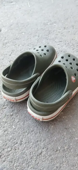 Crocs dunkelgrün gr 20