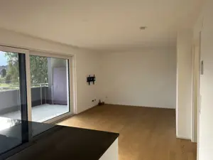 Helle 4-Zimmerwohnung in ruhiger Lage BJ2019 Teilmöbliert Bild 2