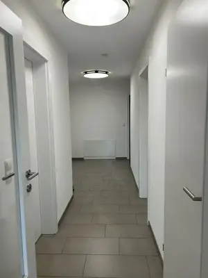 Helle 4-Zimmerwohnung in ruhiger Lage BJ2019 Teilmöbliert Bild 3