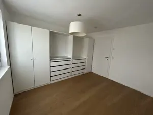 Helle 4-Zimmerwohnung in ruhiger Lage BJ2019 Teilmöbliert Bild 8