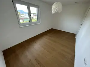 Helle 4-Zimmerwohnung in ruhiger Lage BJ2019 Teilmöbliert Bild 9