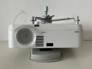 Beamer NEC NP300 Bild 2