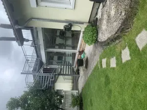 Grosse Fünf Zimmer Gartenwohnung