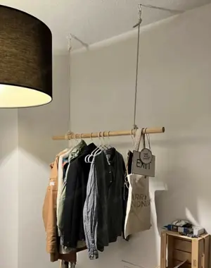 Hänge-Garderobe aus Holz & Seil
