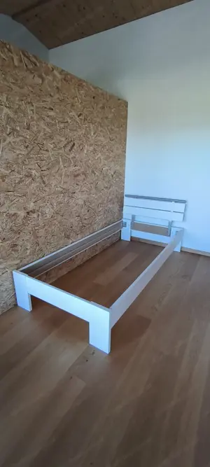 Bett mit Lattenrost und Matratze zu verschenken