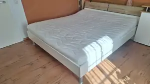 Doppelbett, weiß, 180x 200 Meter, Lattenrost inkl. Matratzen