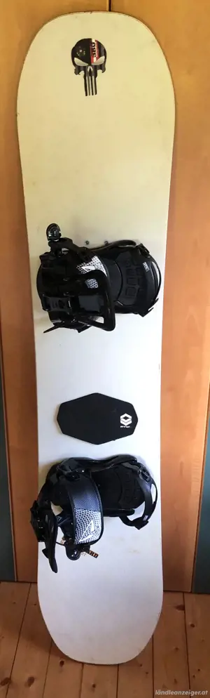 Snowboard "Snowboardgarage.at" mit Bindung