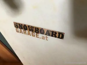 Snowboard "Snowboardgarage.at" mit Bindung Bild 2