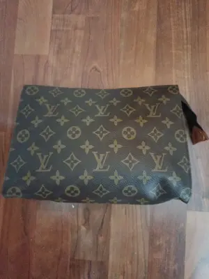 Louis Vuitton Poche Toilette Monogram 19 Bild 3