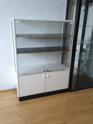 Vitrine    Glasvitrine Gratis