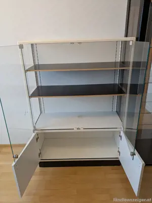 Vitrine zu verschenken. Abzuholen bis 26.05. Bild 3