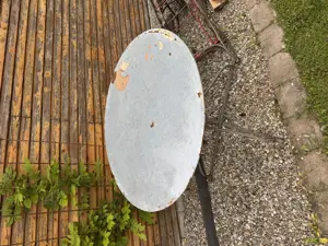 Eisentisch inkl. Stühle   renovierungsbedürftig Bild 3