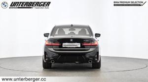 BMW 318d M Sportpaket // Anhängerkupplung elektrisch // Durchladesystem Bild 4