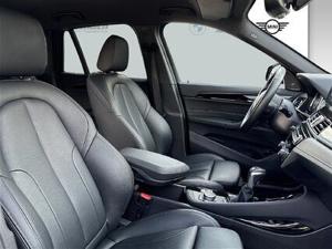 BMW X1 xDrive25e M Sportpaket // Head-Up Display // Sitzverstellung elektrisch mit Memory Bild 9