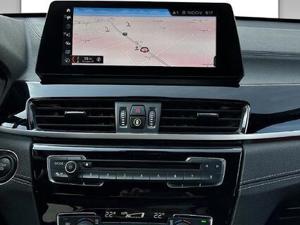 BMW X1 xDrive25e M Sportpaket // Head-Up Display // Sitzverstellung elektrisch mit Memory Bild 7