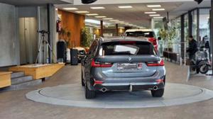 BMW 330 Bild 8