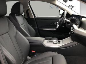 BMW 320d xDrive Touring // Keyless Entry // Anhängerkupplung // DAB Tuner Bild 9