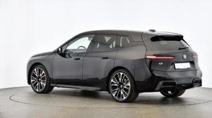 BMW iX xDrive45 M Sportpaket // Anhängerkupplung // Harman Kardon Soundsystem Bild 2