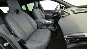 BMW iX xDrive45 M Sportpaket // Anhängerkupplung // Harman Kardon Soundsystem Bild 12
