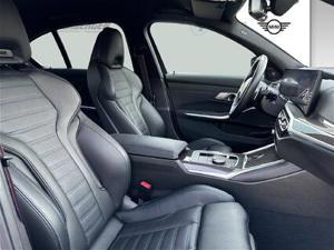 BMW 320d xDrive Limousine Vorführwagen // M Sportpaket // Anhängerkupplung Bild 9