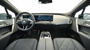 BMW iX xDrive45 M Sportpaket // Anhängerkupplung // Harman Kardon Soundsystem Bild 9