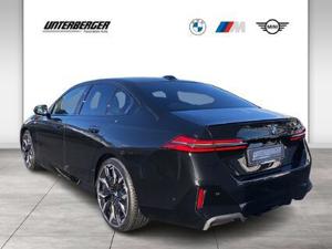 BMW 520d xDrive Limousine // M Sportpaket // Anhängerkupplung // Panoramadach Bild 2