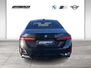 BMW 520d xDrive Limousine // M Sportpaket // Anhängerkupplung // Panoramadach Bild 4