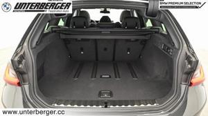 BMW 320d xDrive Touring // M Sportpaket // Panorama Glasdach // Anhängerkupplung Bild 13