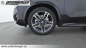 BMW iX1 xDrive30 M Sportpaket // DAB Tuner // Anhängerkupplung Bild 15