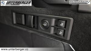 BMW 320d xDrive Touring // M Sportpaket // Panorama Glasdach // Anhängerkupplung Bild 14