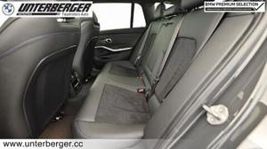BMW 320d xDrive Touring // M Sportpaket // Panorama Glasdach // Anhängerkupplung Bild 12