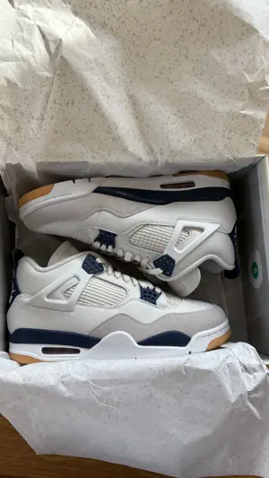 Air Jordan 4 x Nike SB  Navy  Bild 5