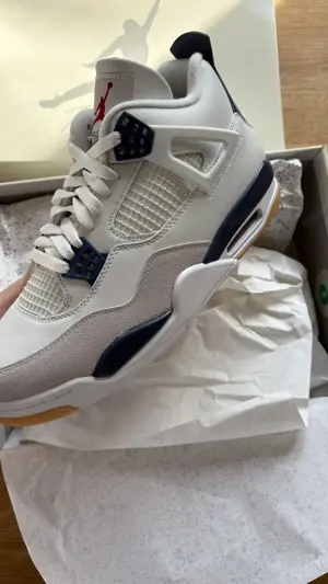 Air Jordan 4 x Nike SB  Navy  Bild 6