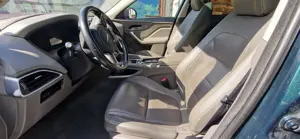 Jaguar F-Pace, 2.0d AWD R-Sport 4 17 Bild 3