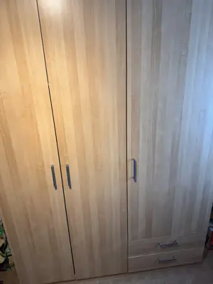 Kleiderschrank - guter Zustand Bild 2