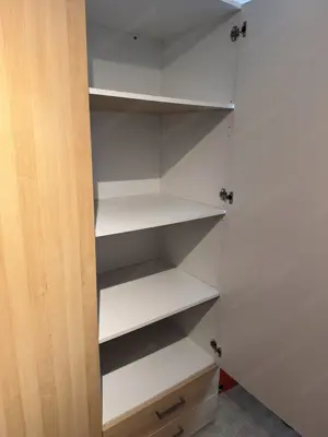Kleiderschrank - guter Zustand Bild 3