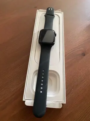 Apple Watch Series 9, 45 mm, Aluminiumgehäuse mit Sportarmband   Mitternachtsblau, M L Bild 3