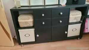 Schwarzes Ikea Kallax Regal
