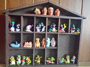 Zwei Setzkästen Setzkasten mit Überraschungseier Figuren Bild 2