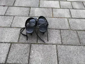 Elegante schwarze Sandaletten  Bild 4