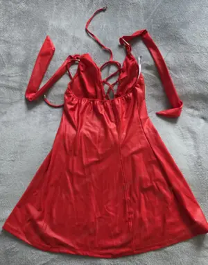 Rotes Kleid mit Schnürung  Bild 2