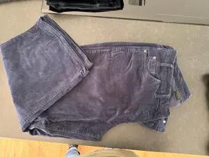 Jeans und Schnürlsamthosen Gr 46 Kurzgröße