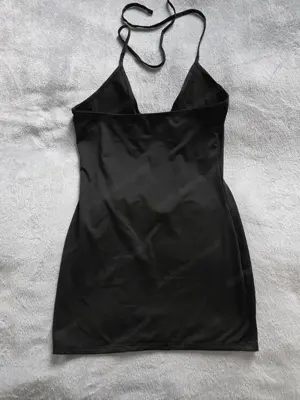 Schwarze Kleider   sexy, auffällig, vielseitig   Pro Kleid: 45 EUR   Nur Versand Bild 2